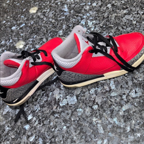 Boys sz 2 Jordan Sneakers - Picture 5 of 7